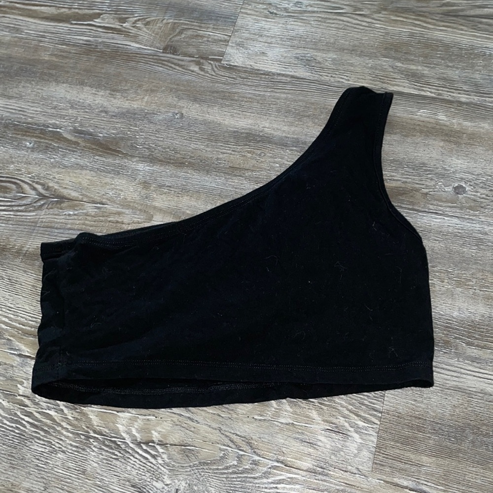 One shoulder crop top.